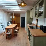 Stadtvilla An Der Viergelindenbruecke * Росток