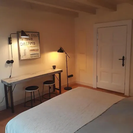 Homestay Stadtvilla An Der Viergelindenbruecke