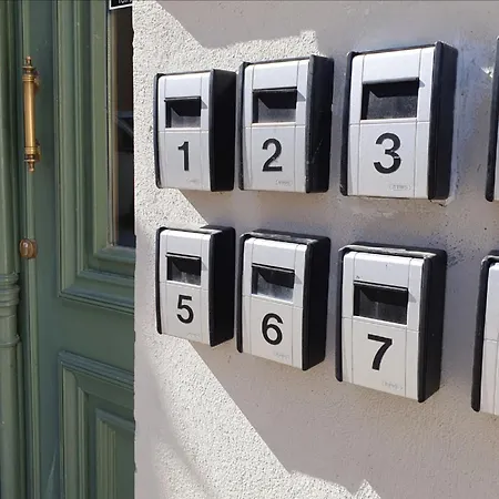 Stadtvilla An Der Viergelindenbruecke * רוסטוק