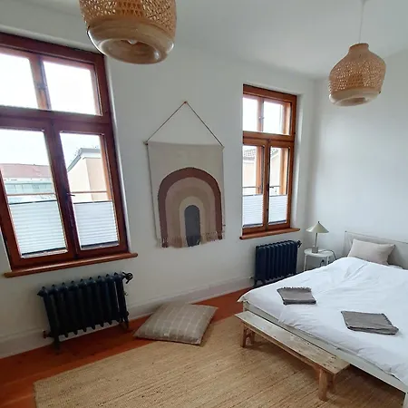 Stadtvilla An Der Viergelindenbruecke * רוסטוק