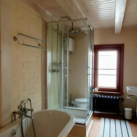 Stadtvilla An Der Viergelindenbruecke רוסטוק