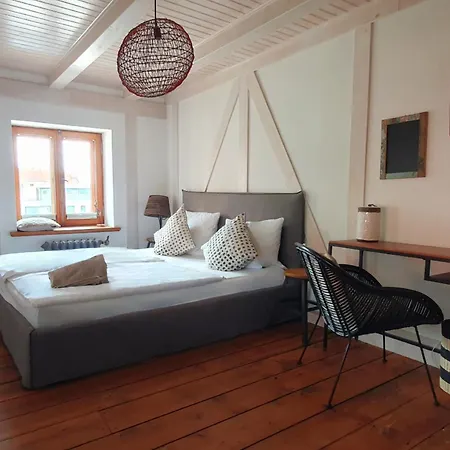 Stadtvilla An Der Viergelindenbruecke *