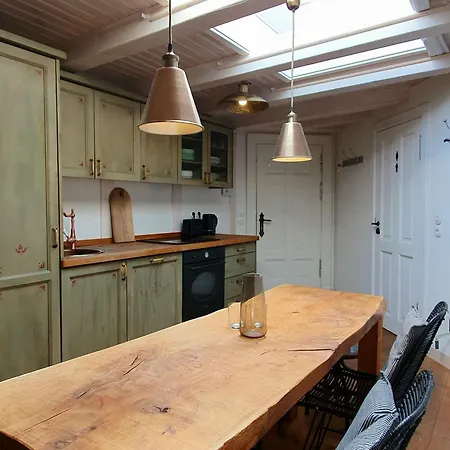 Stadtvilla An Der Viergelindenbruecke Homestay Rostock