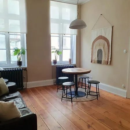 Stadtvilla An Der Viergelindenbruecke בית אירוח רוסטוק