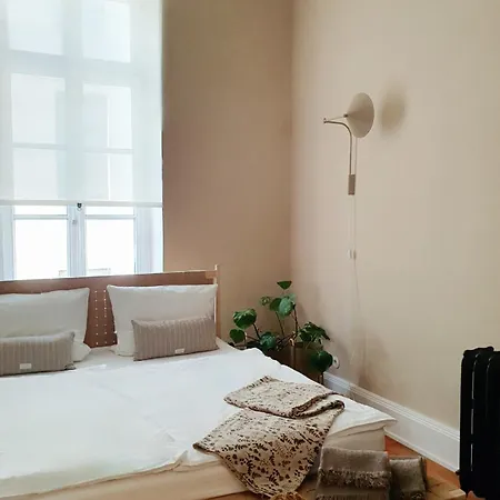 Stadtvilla An Der Viergelindenbruecke * רוסטוק