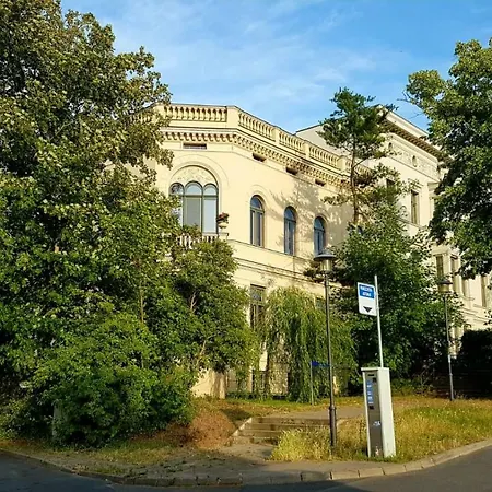 Stadtvilla An Der Viergelindenbruecke ホームステイ