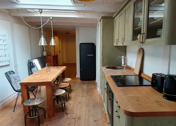 Stadtvilla An Der Viergelindenbruecke * Rostock